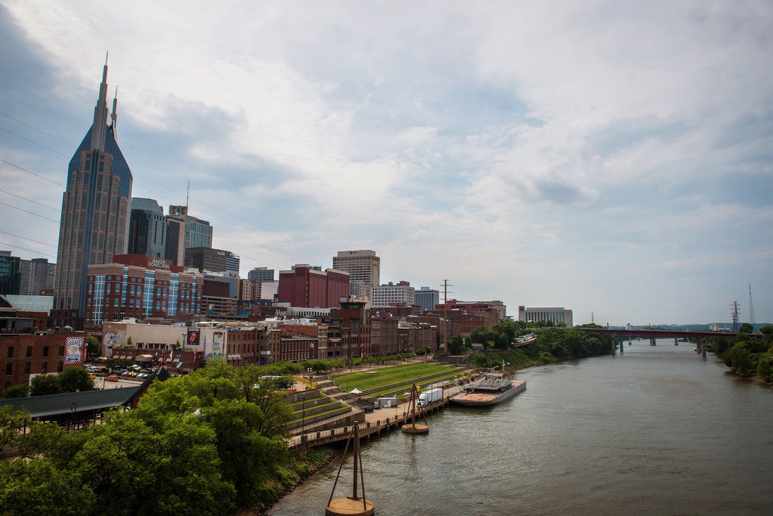 photo of Nashville skyline by Emmy Spoon